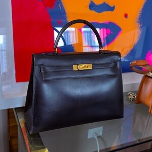 Elegant Black Leather Handbag